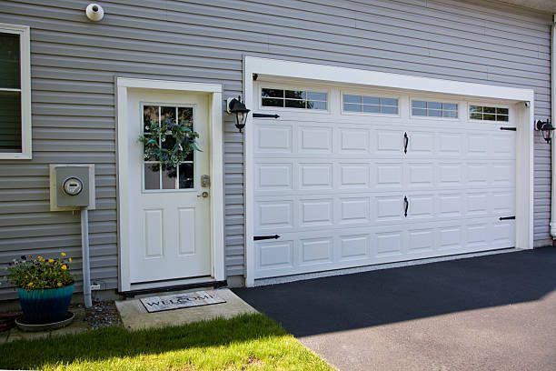 24/7 Emergency Garage Door Panel Replacement experts in McNary, AZ